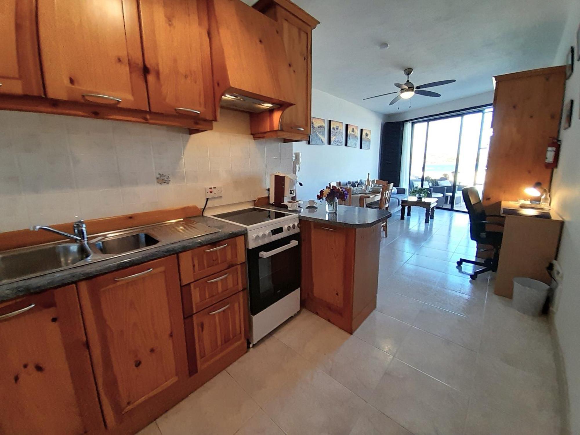 Seafront Maisonette Ocean Views & Terrace เมลลิฮา ภายนอก รูปภาพ
