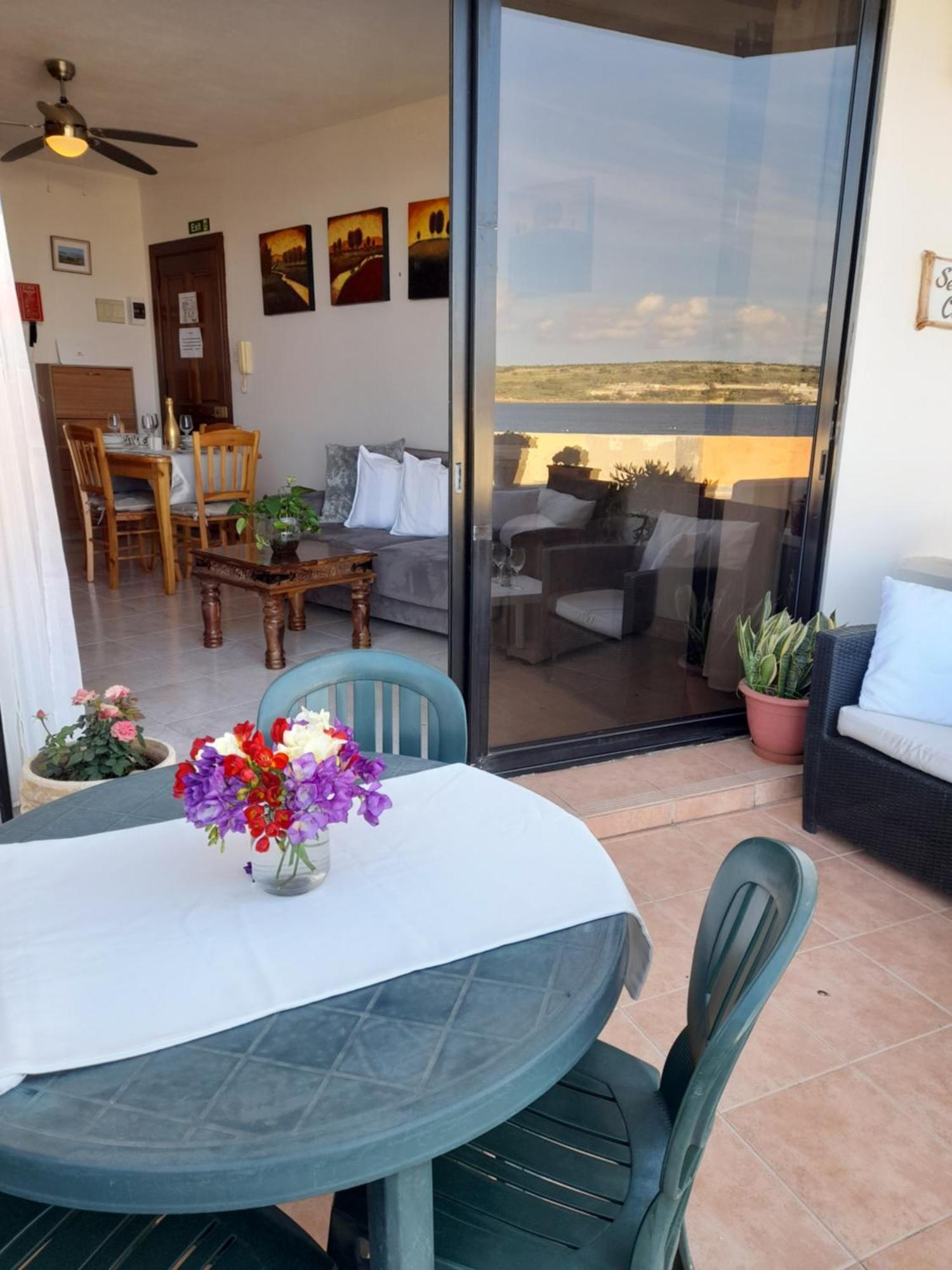 Seafront Maisonette Ocean Views & Terrace เมลลิฮา ภายนอก รูปภาพ