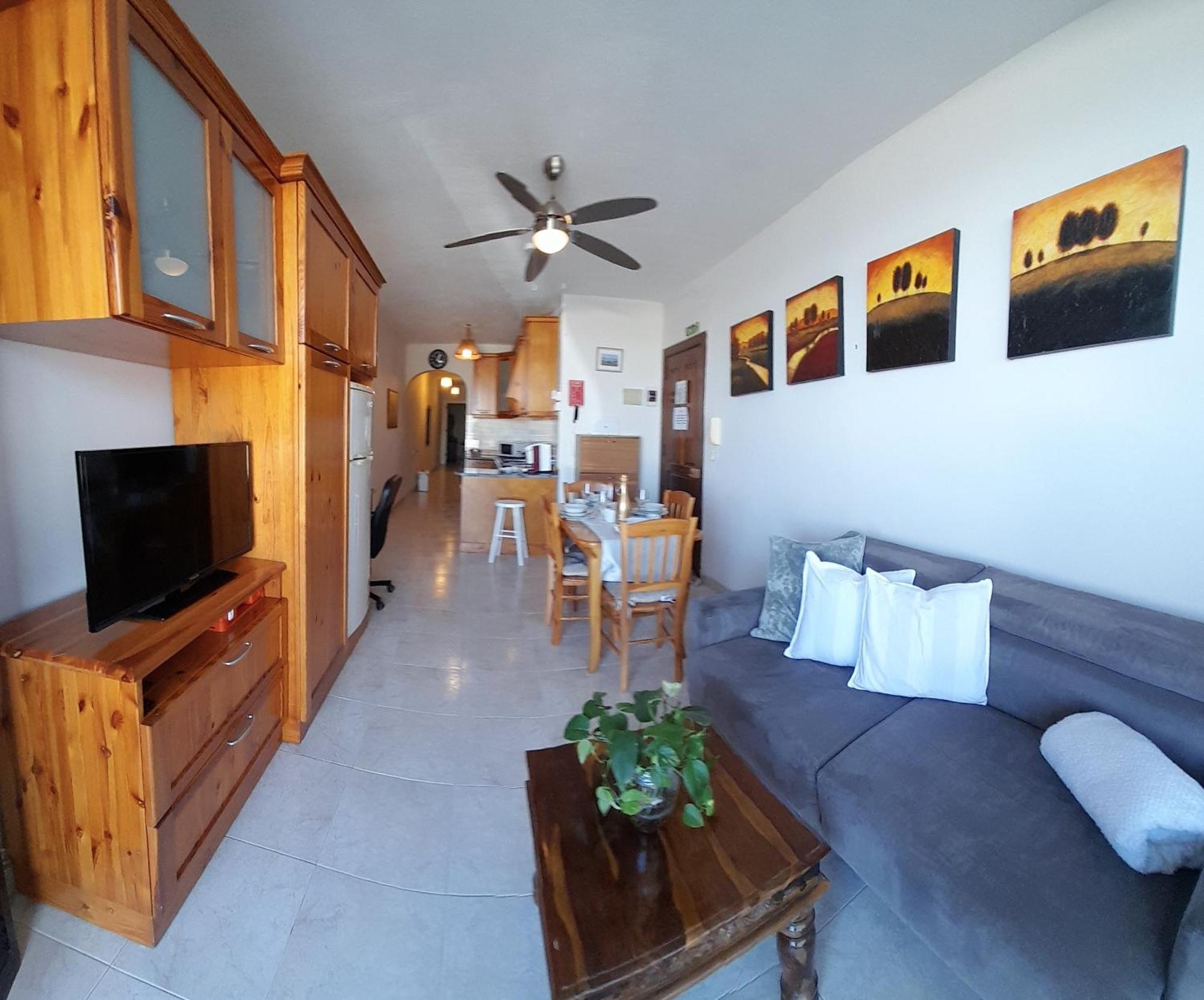 Seafront Maisonette Ocean Views & Terrace เมลลิฮา ภายนอก รูปภาพ