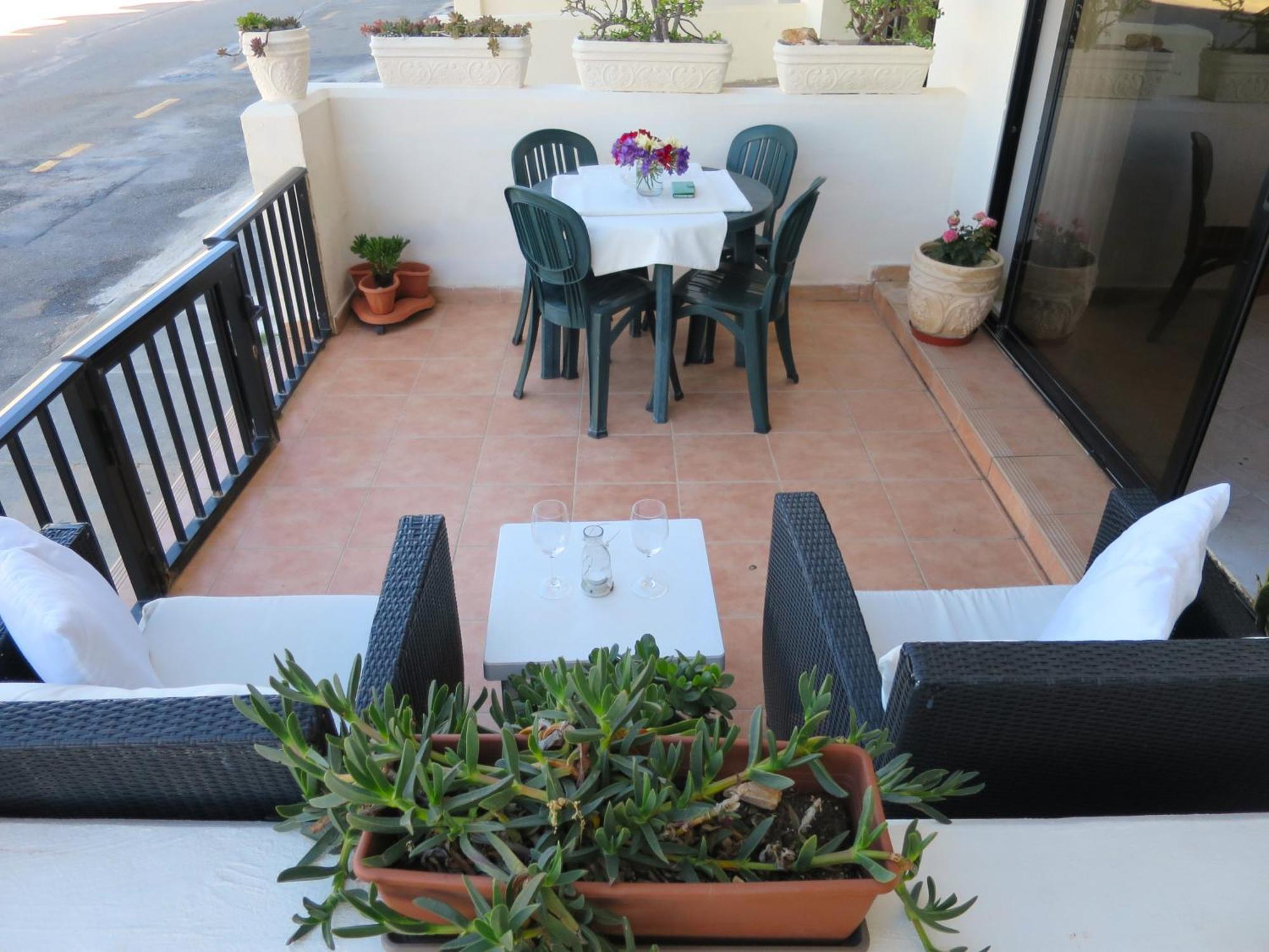 Seafront Maisonette Ocean Views & Terrace เมลลิฮา ภายนอก รูปภาพ