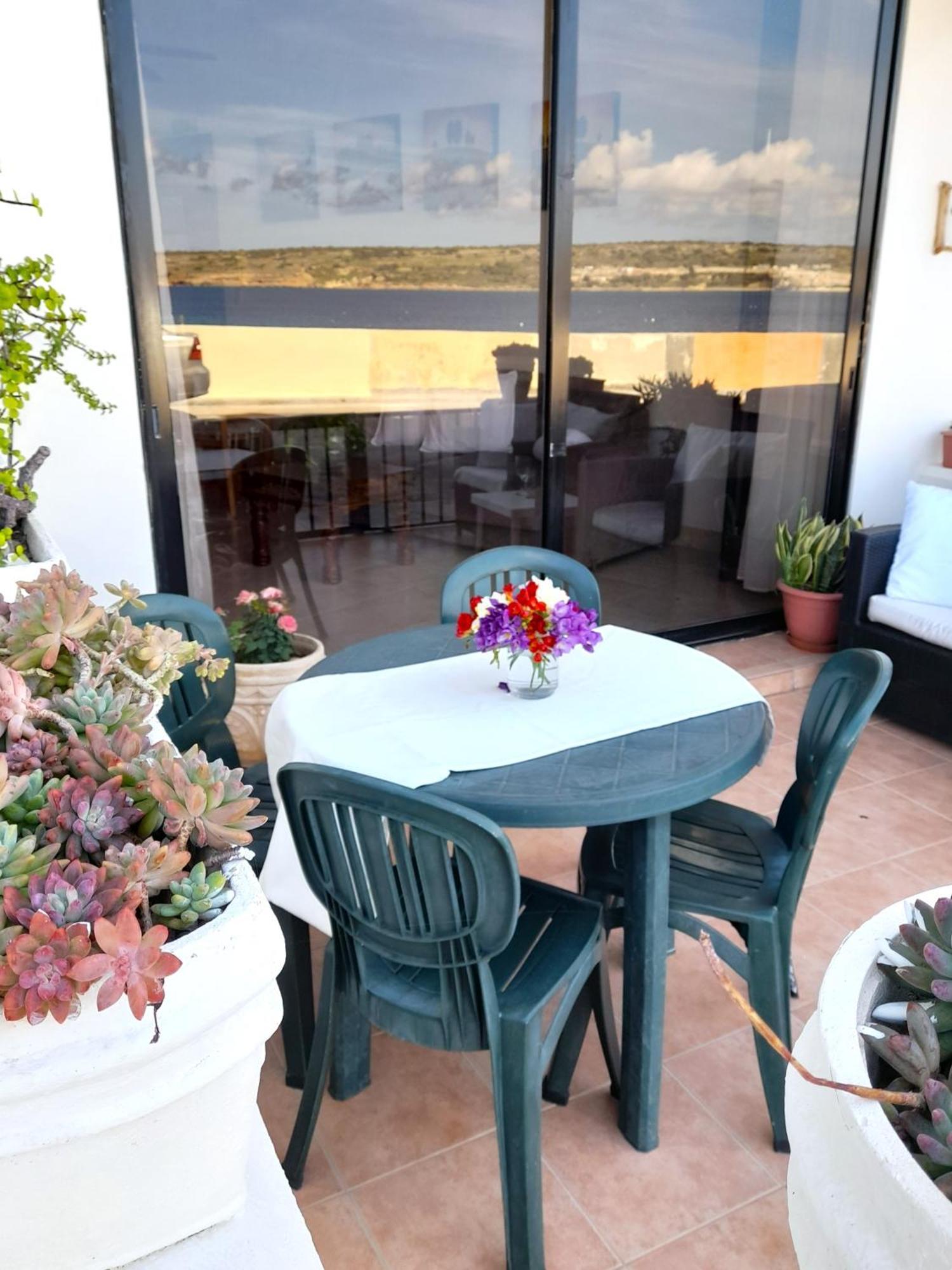 Seafront Maisonette Ocean Views & Terrace เมลลิฮา ภายนอก รูปภาพ